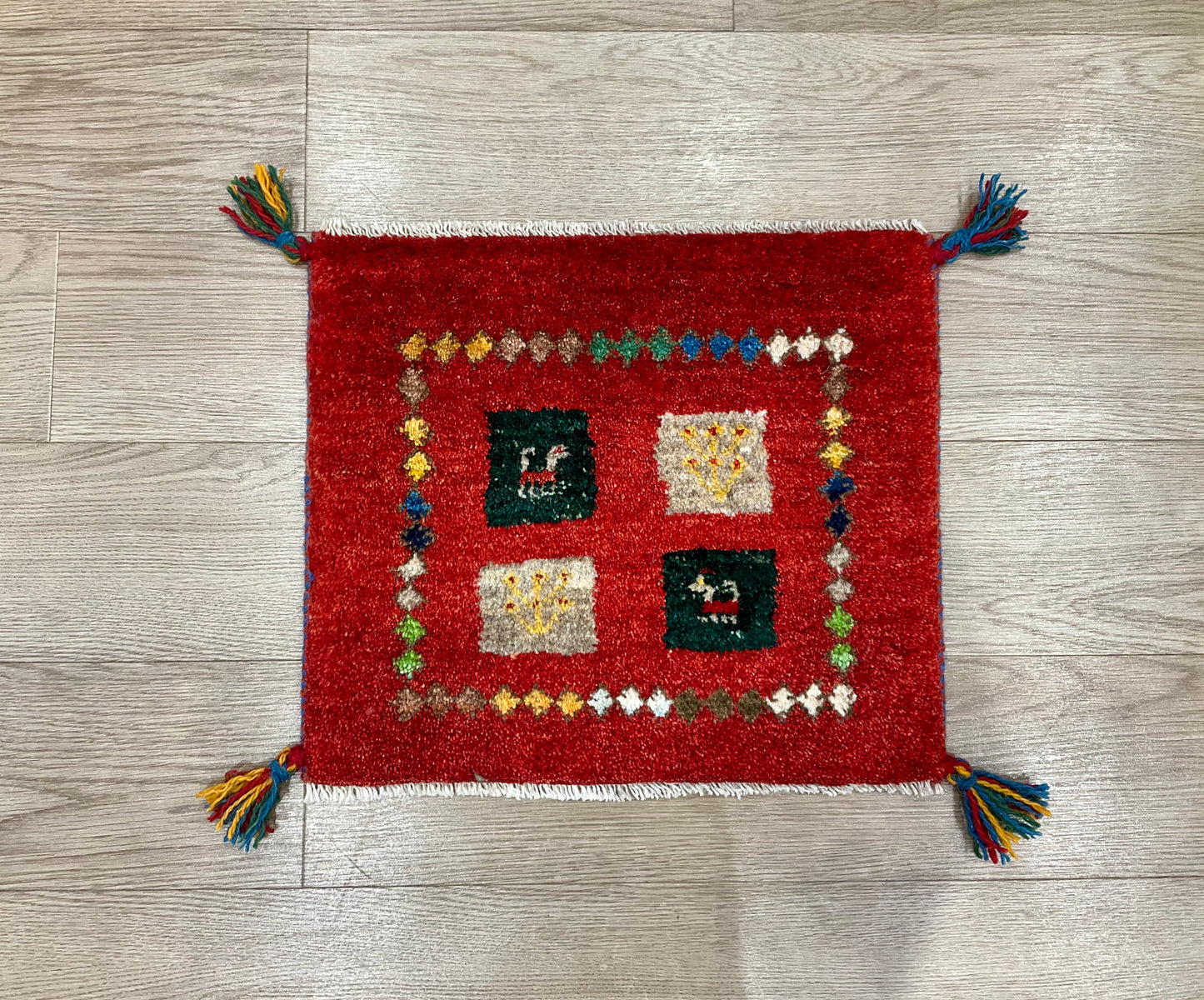 ギャッベ 45cm x 39cm Z619