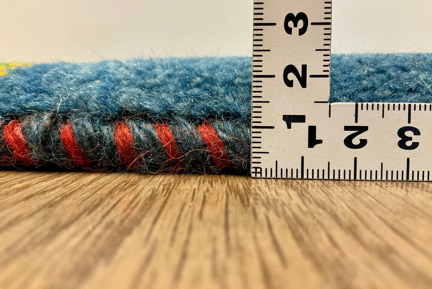 ギャッベ 42cm x 40cm Z1951