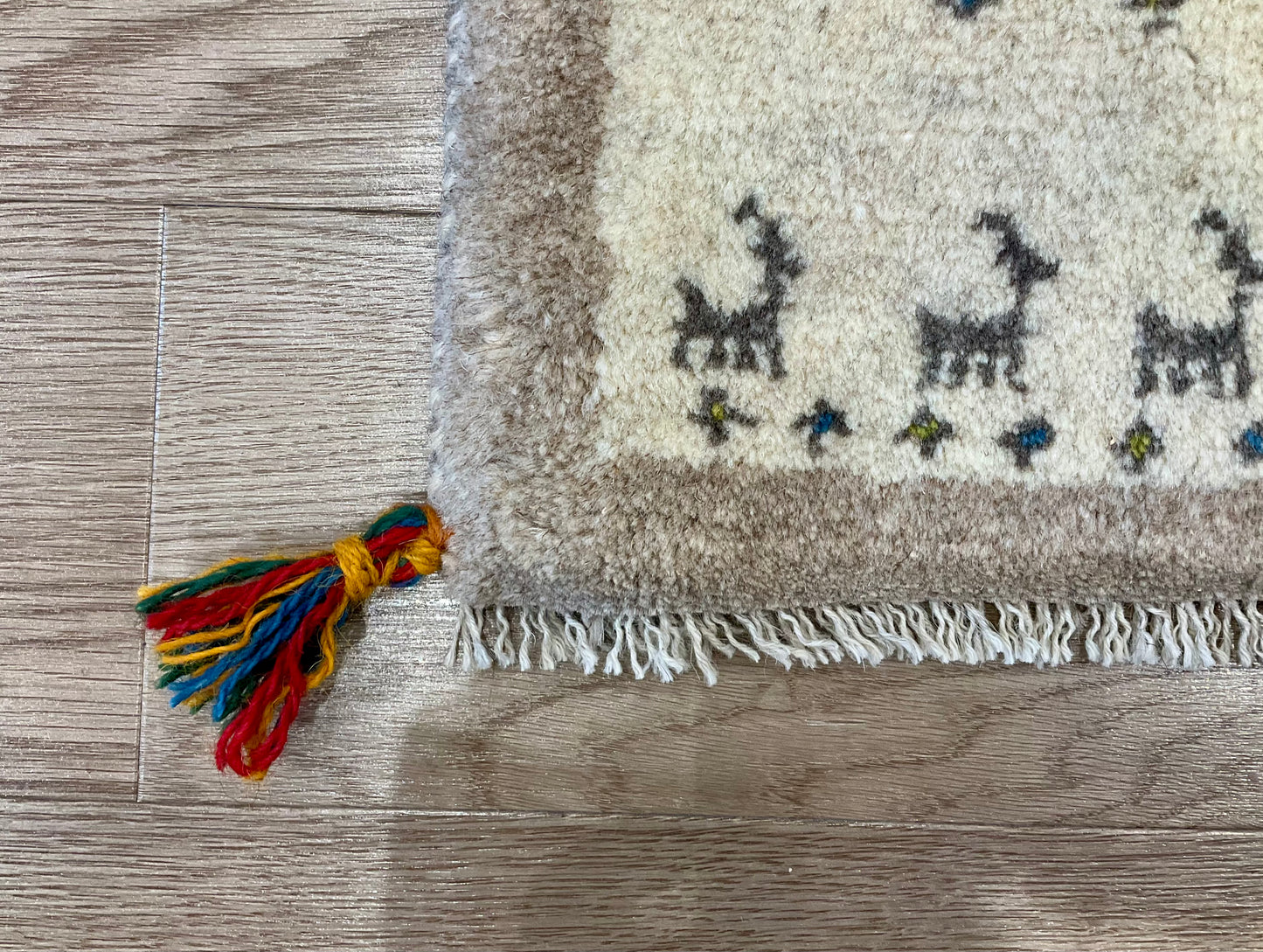 ギャッベ 44cm x 40cm Z1467