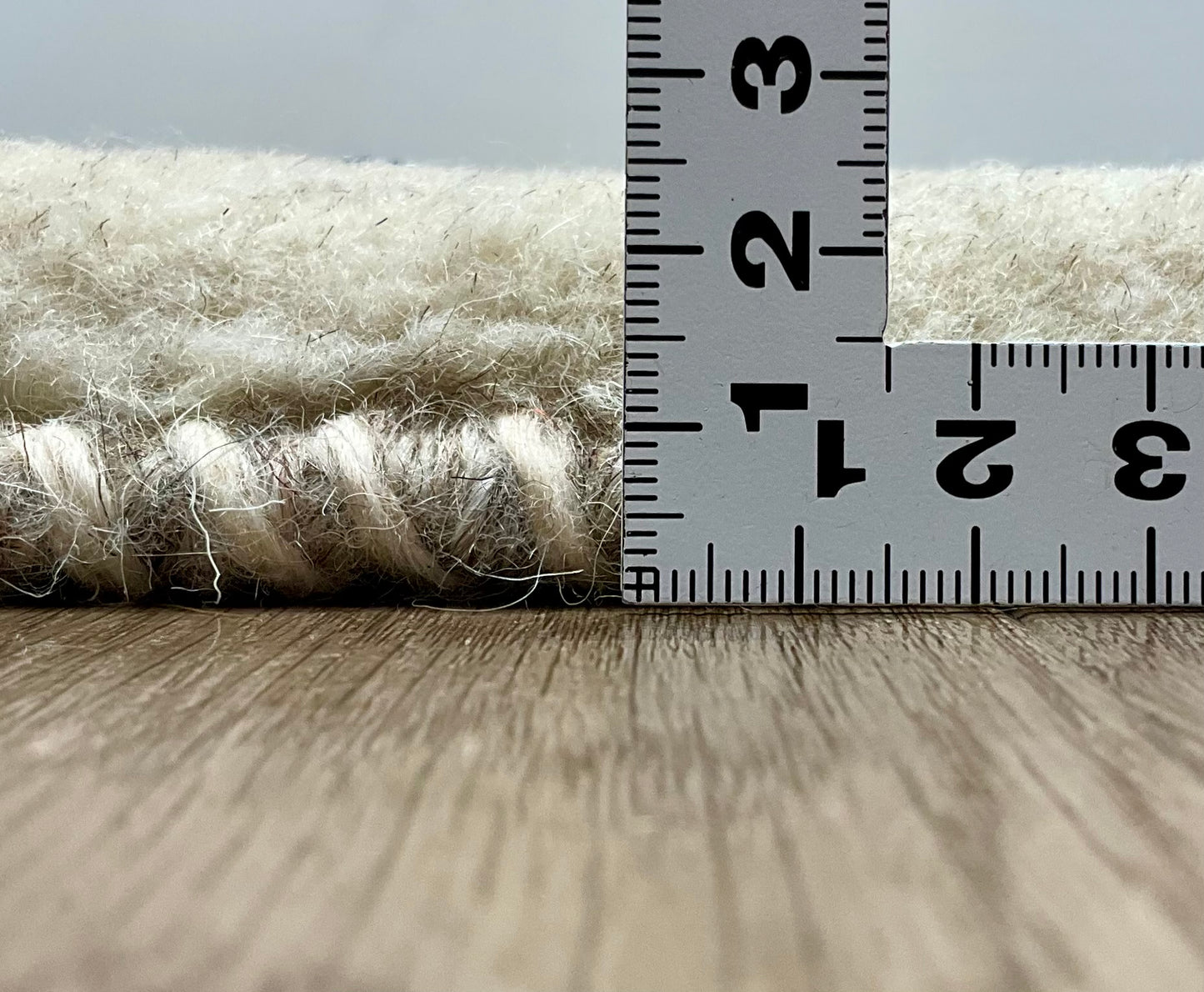 ギャッベ 42cm x 40cm Z1272