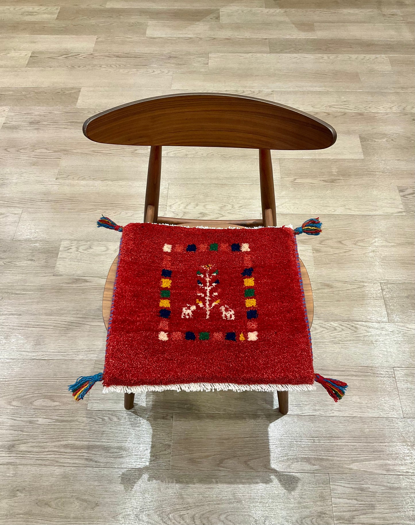 ギャッベ 43cm x 41cm Z468