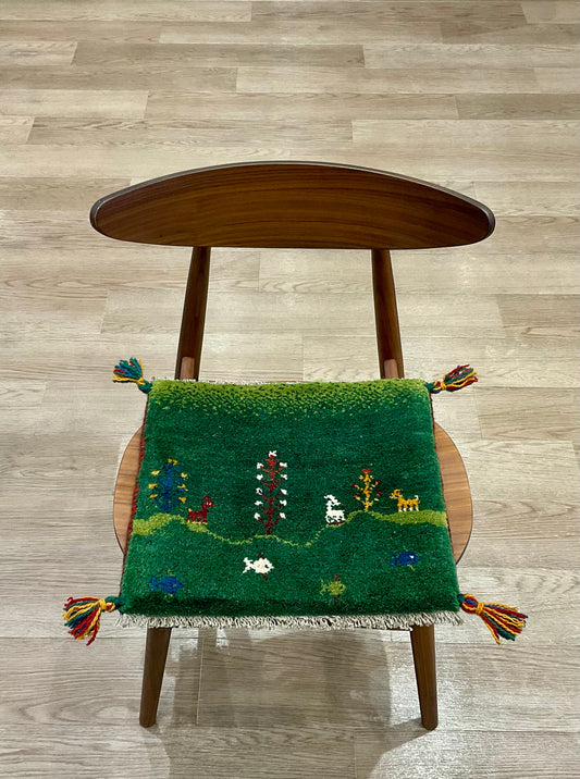 ギャッベ 42cm x 40cm Z1784