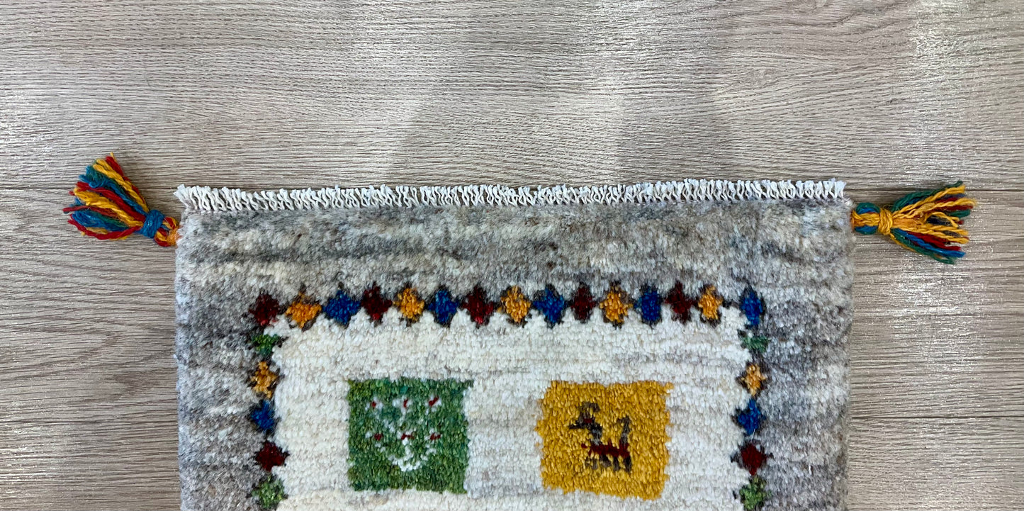 ギャッベ 43cm x 40cm Z1217