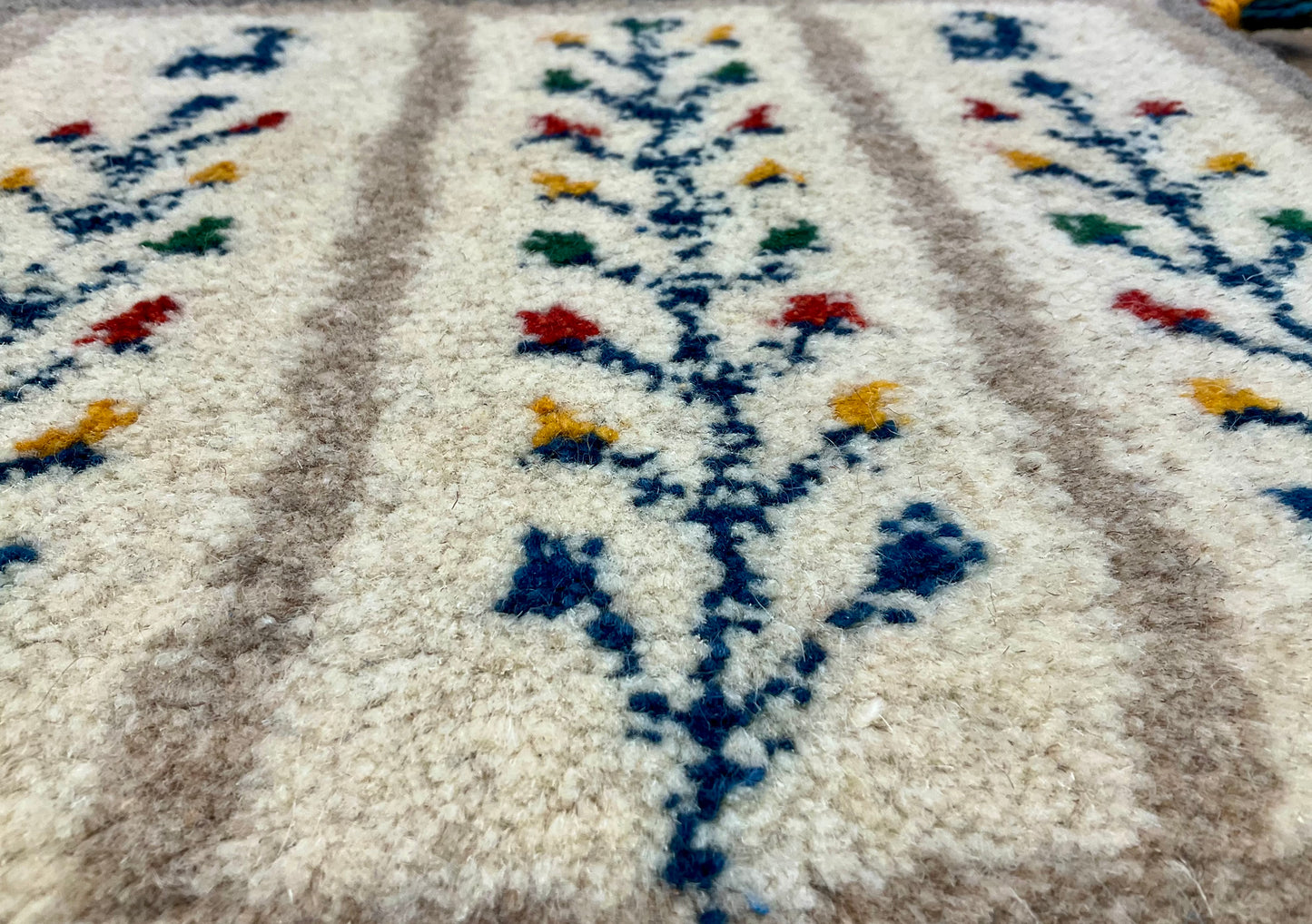 ギャッベ 41cm x 39cm Z1585