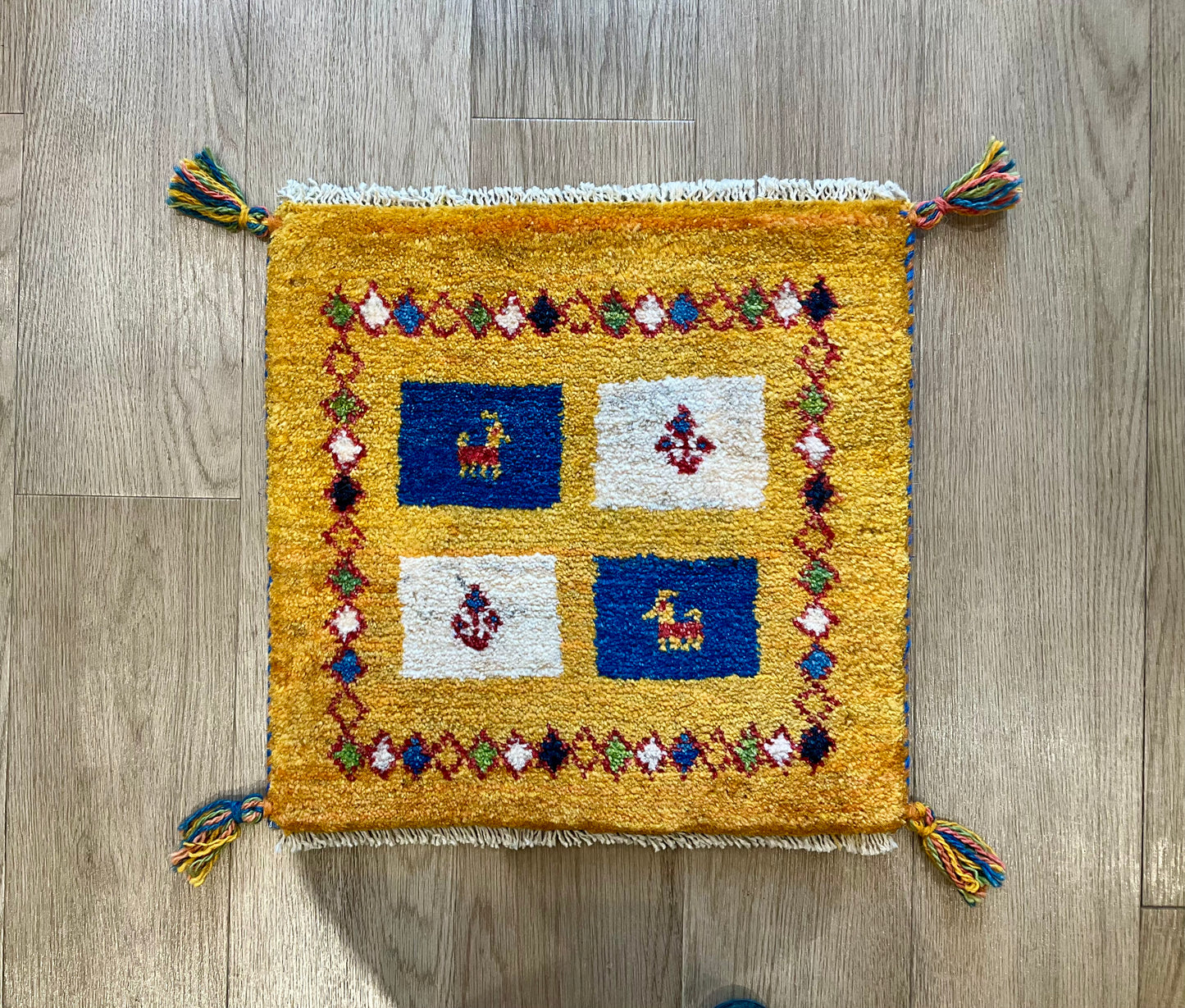 ギャッベ 43cm x 42cm T4148