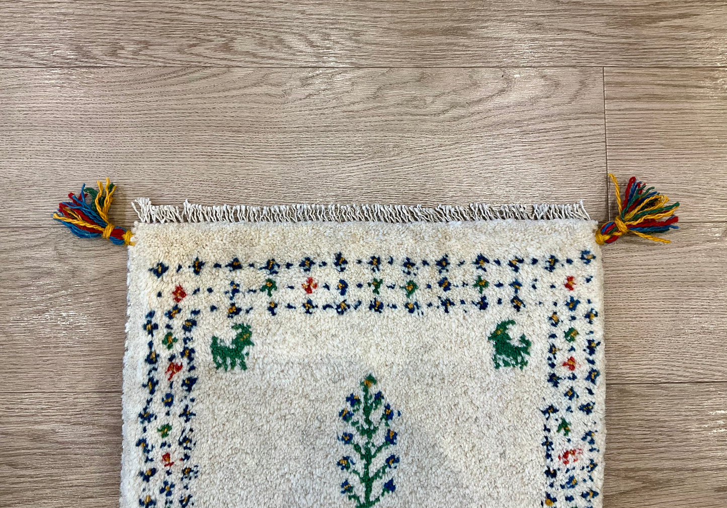 ギャッベ 44cm x 40cm Z1609