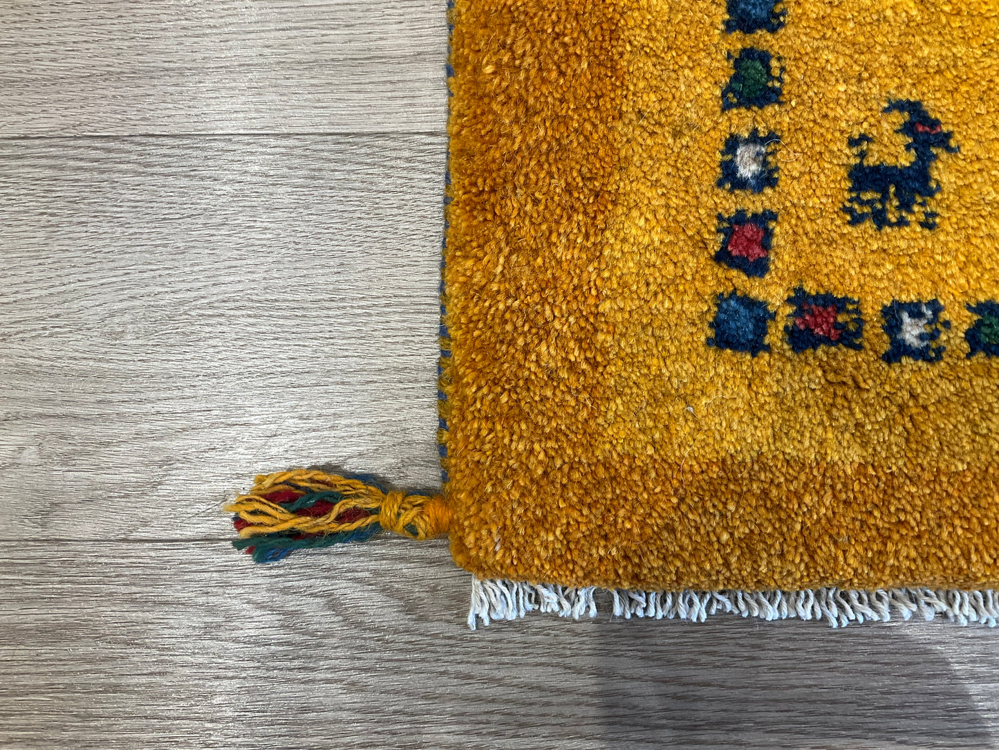 ギャッベ 43cm x 42cm Z713