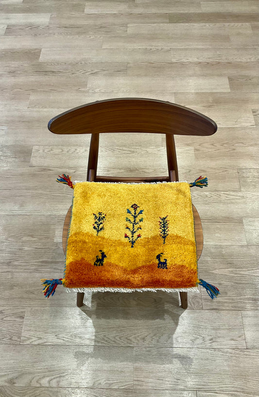 ギャッベ 43cm x 40cm Z1075