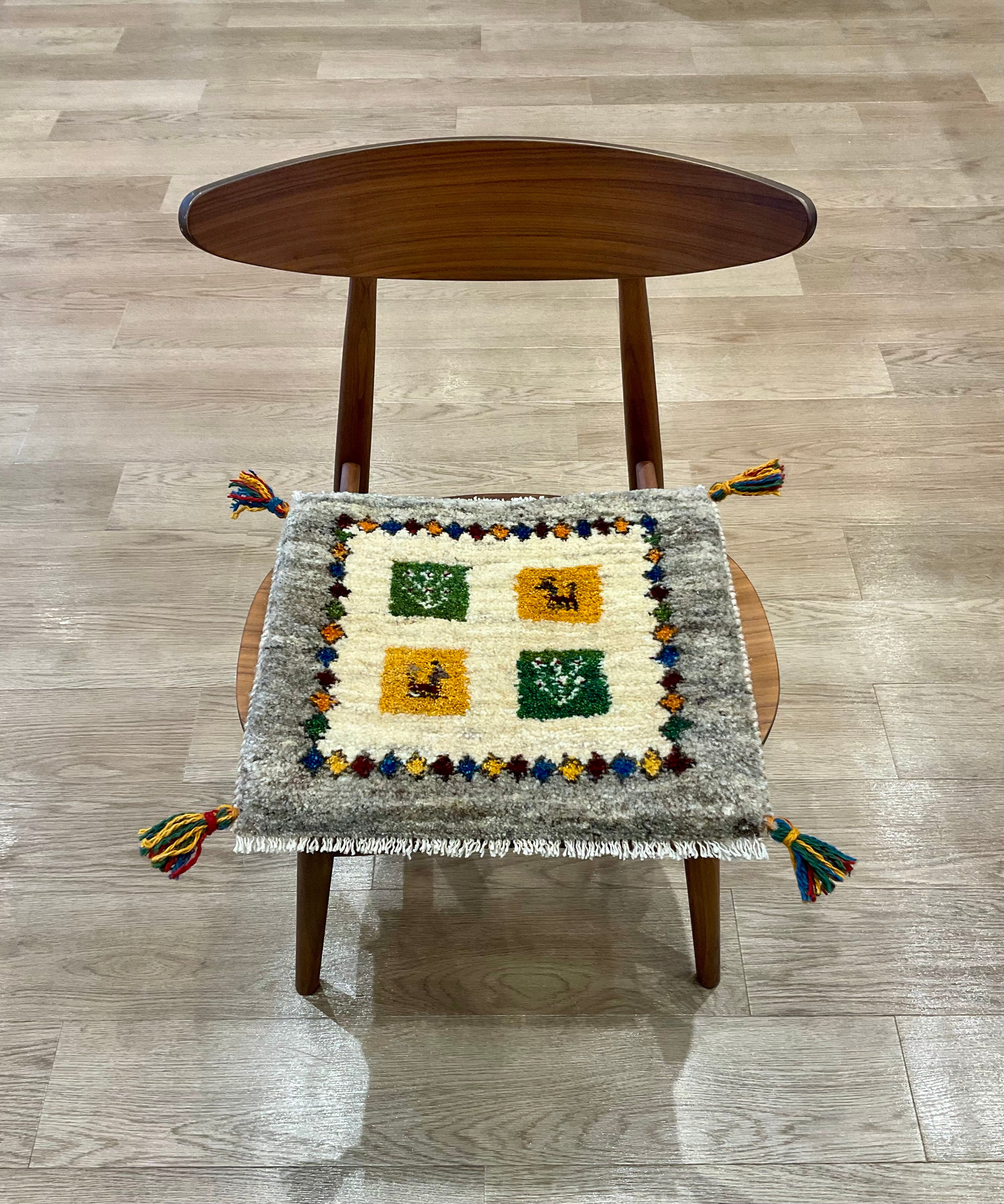 ギャッベ 43cm x 40cm Z1217 – ペルシャ絨毯専門店 ペルシャンパトリス