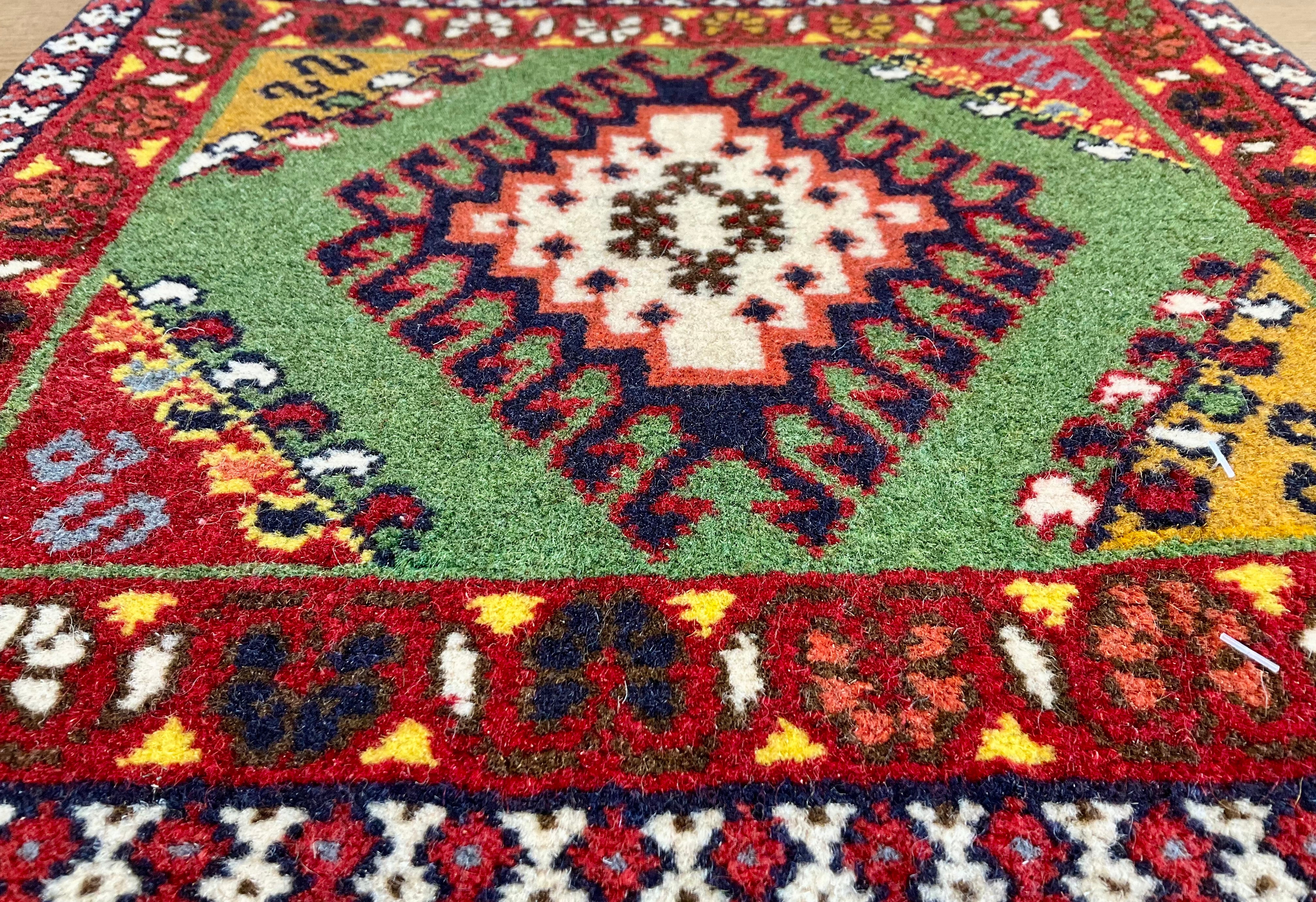 ヤラメ 41cm x 38cm PS12048 – ペルシャ絨毯専門店 ペルシャンパトリス