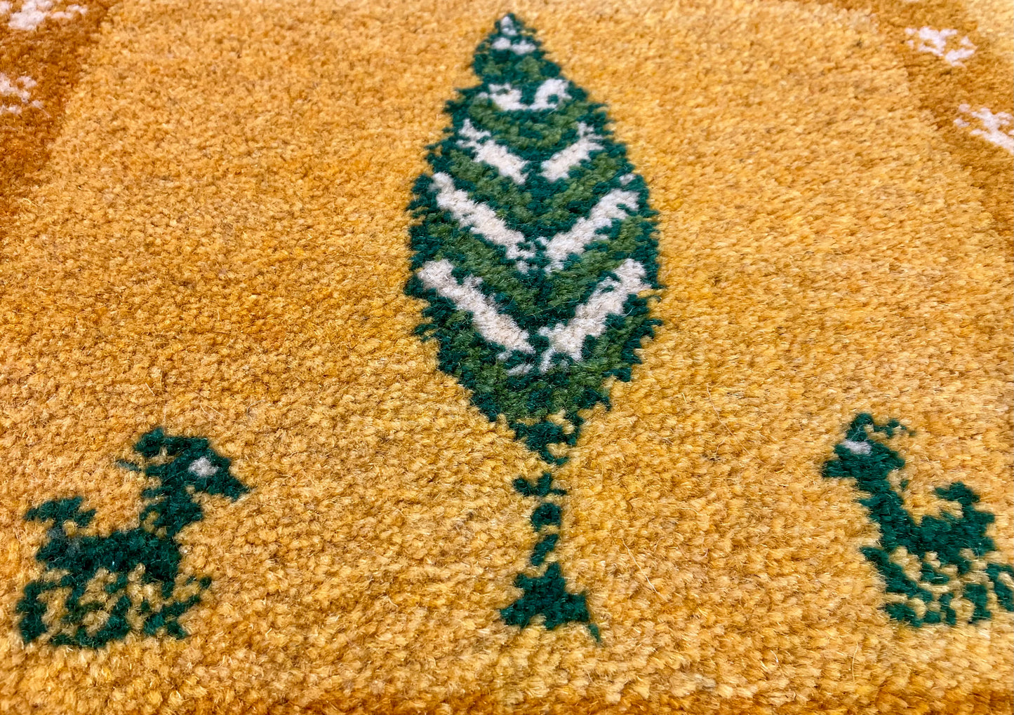 ギャッベ 43cm x 39cm Z712