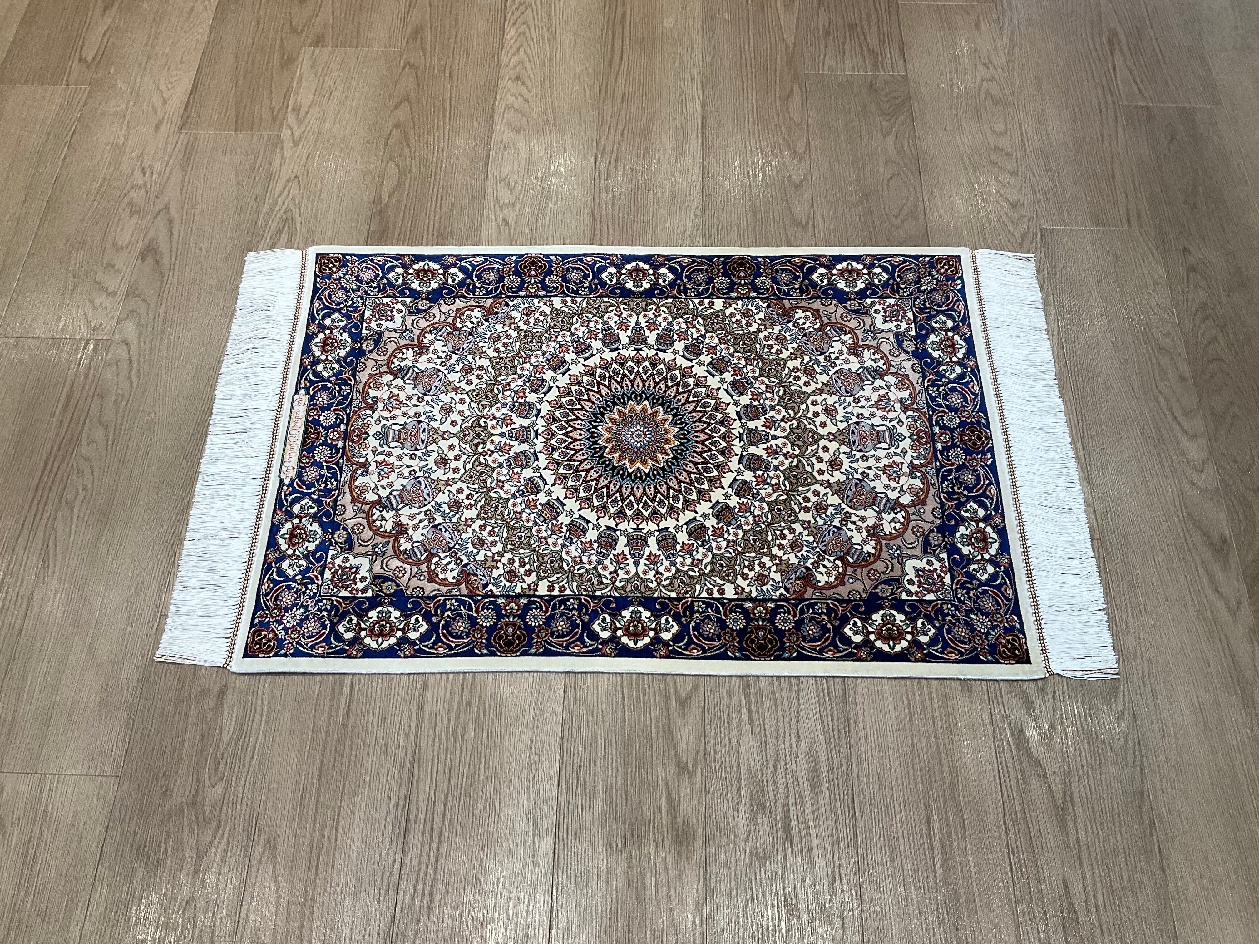 ペルシャンシルク 90cm x 60cm PS10807 – ペルシャ絨毯専門店