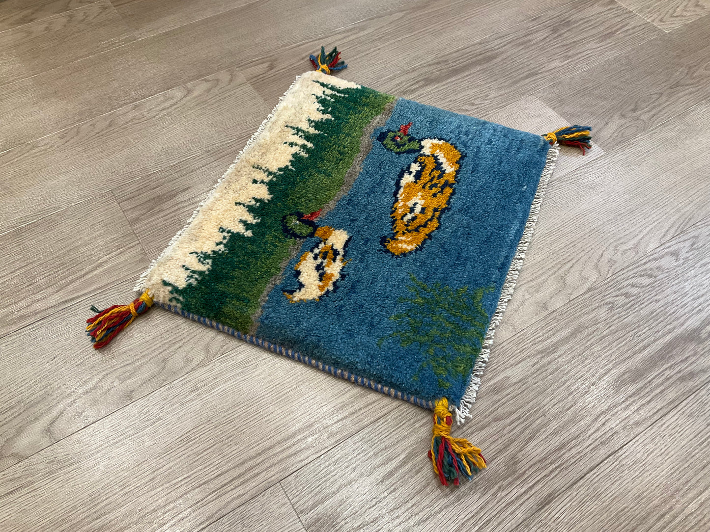 ギャッベ 44cm x 39cm Z827