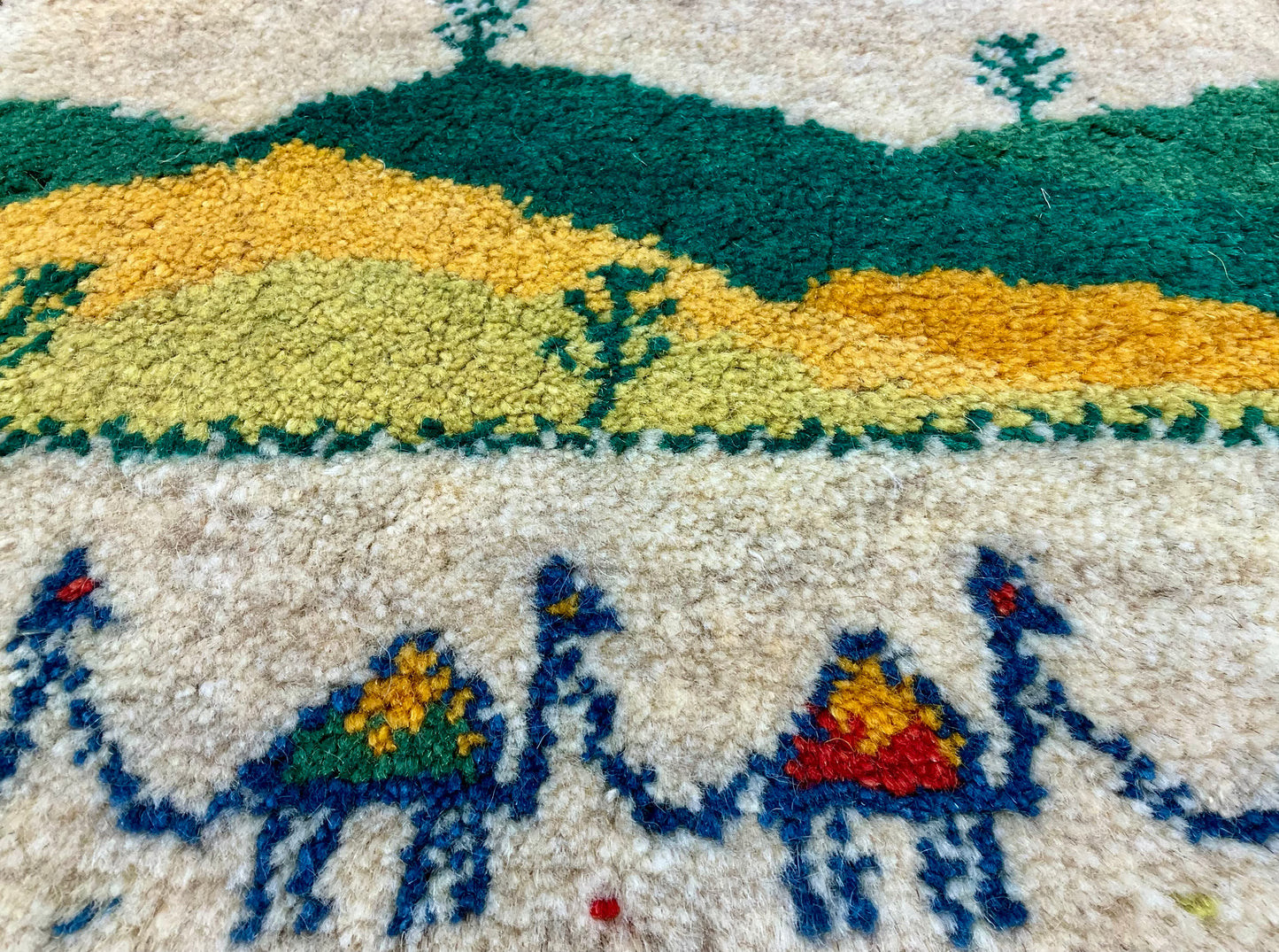 ギャッベ 42cm x 38cm Z436