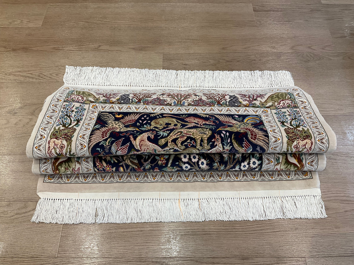イスファハン バーネイ工房 138cm x 85cm A22619