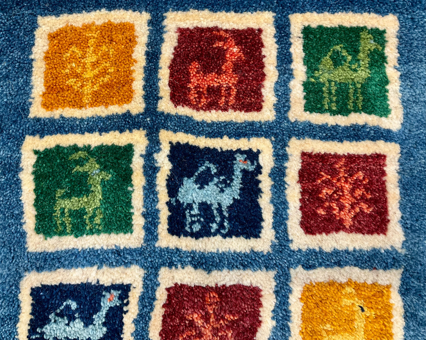 ギャッベ 42cm x 39cm T9863