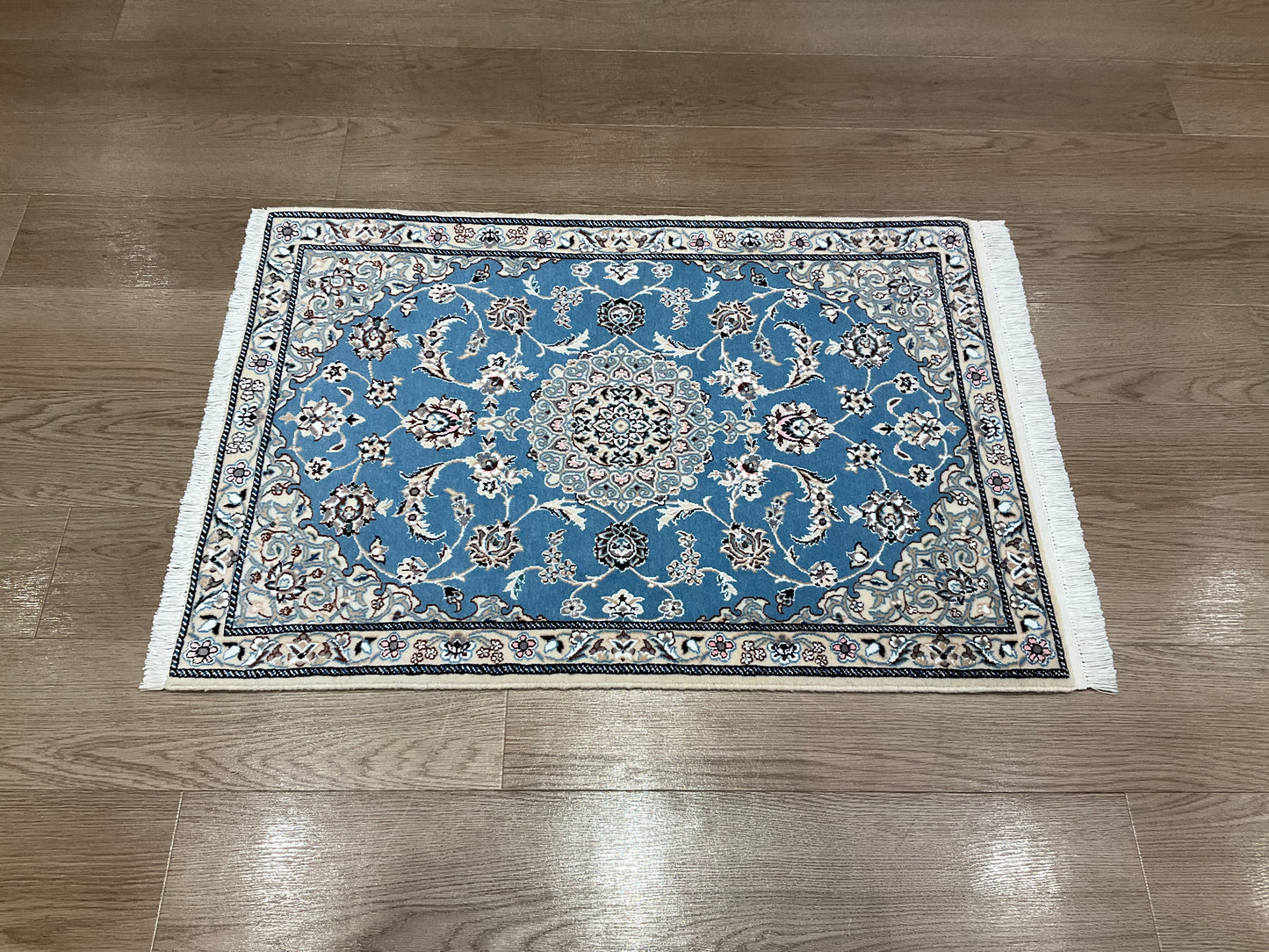 ナインシシラ 93cm x 65cm NT7574