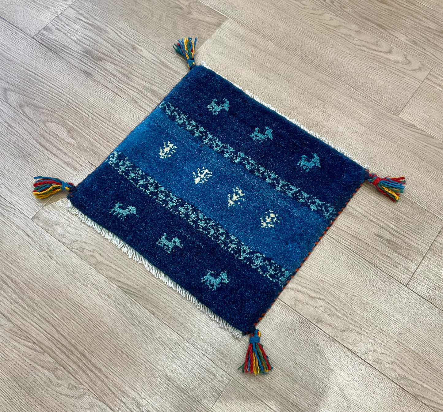 ギャッベ 42cm x 40cm T9987