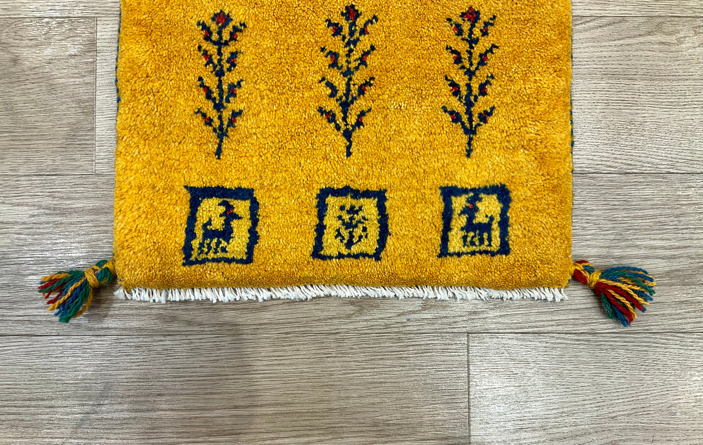 ギャッベ 43cm x 40cm Z2023