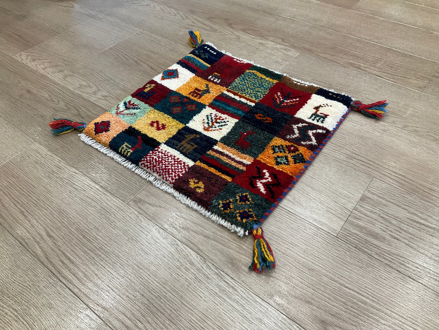 ギャッベ 42cm x 40cm T6407