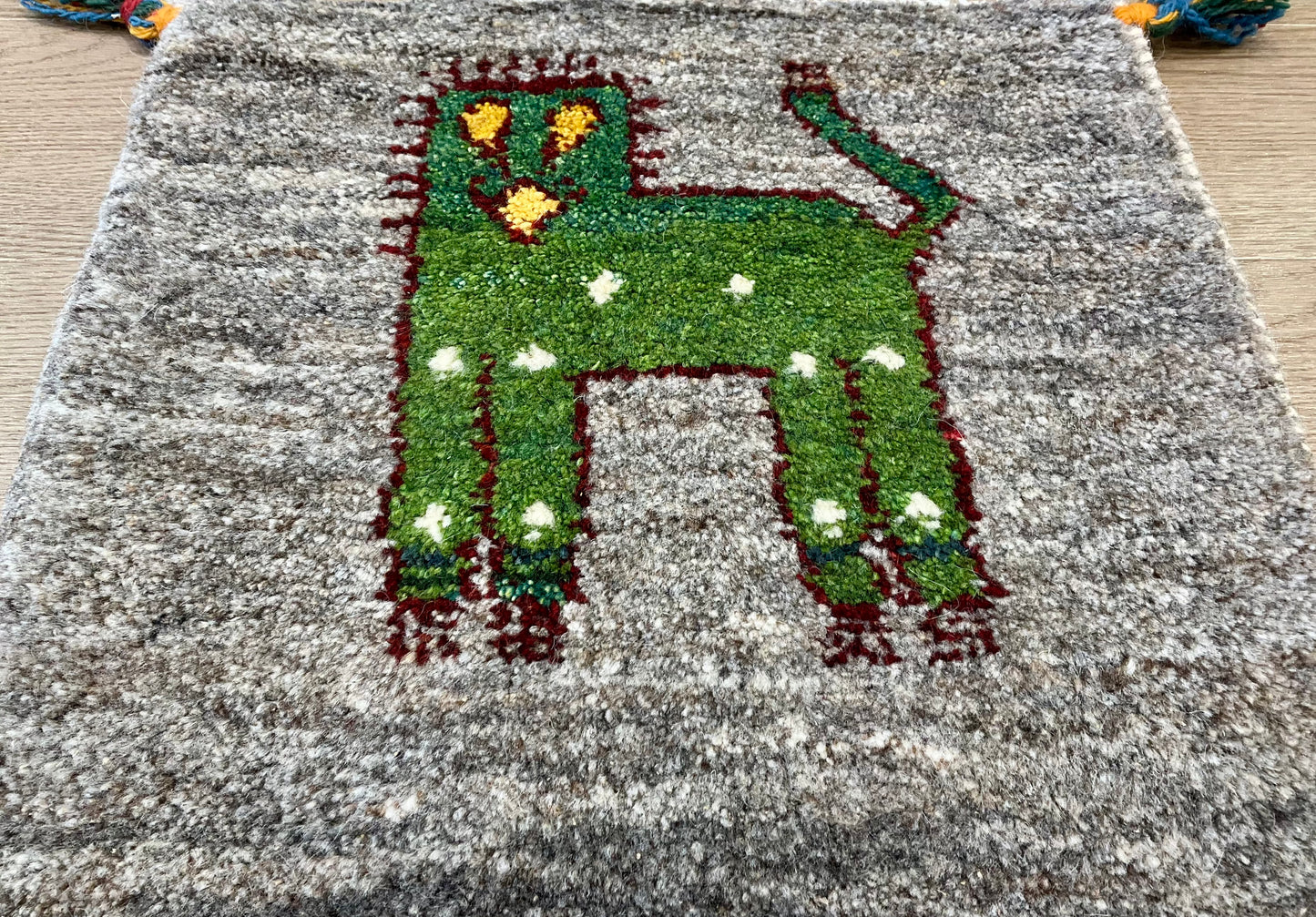 ギャッベ 42cm x 40cm Z1162