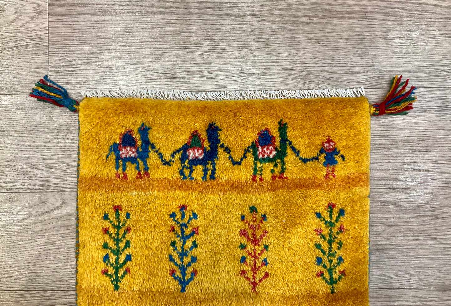 ギャッベ 44cm x 40cm Z1101