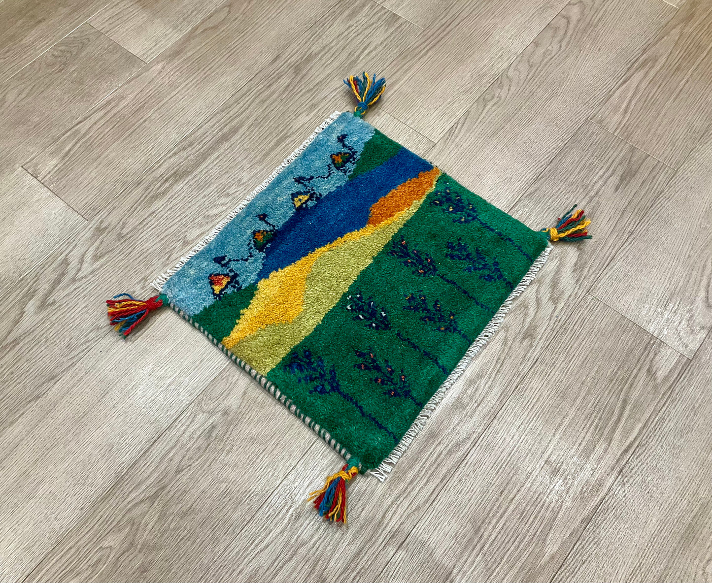 ギャッベ 41cm x 37cm Z913