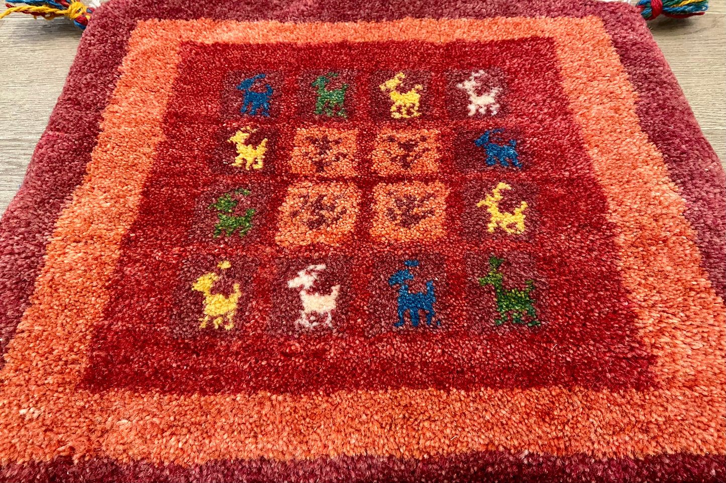 ギャッベ 44cm x 40cm Z519