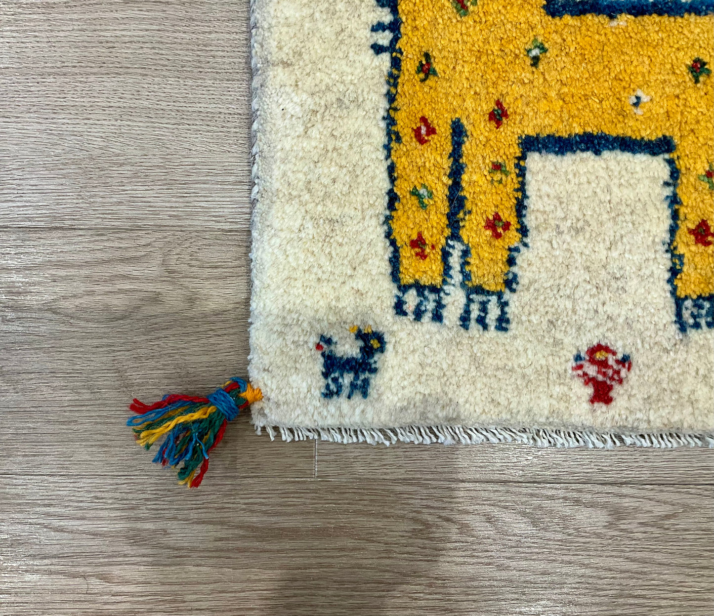 ギャッベ 41cm x 40cm Z1497