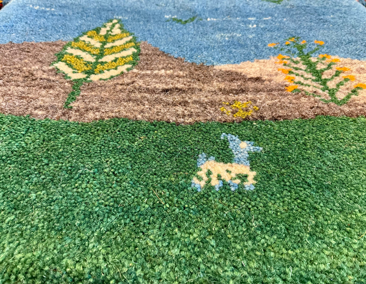 ギャッベ 42cm x 40cm Z40