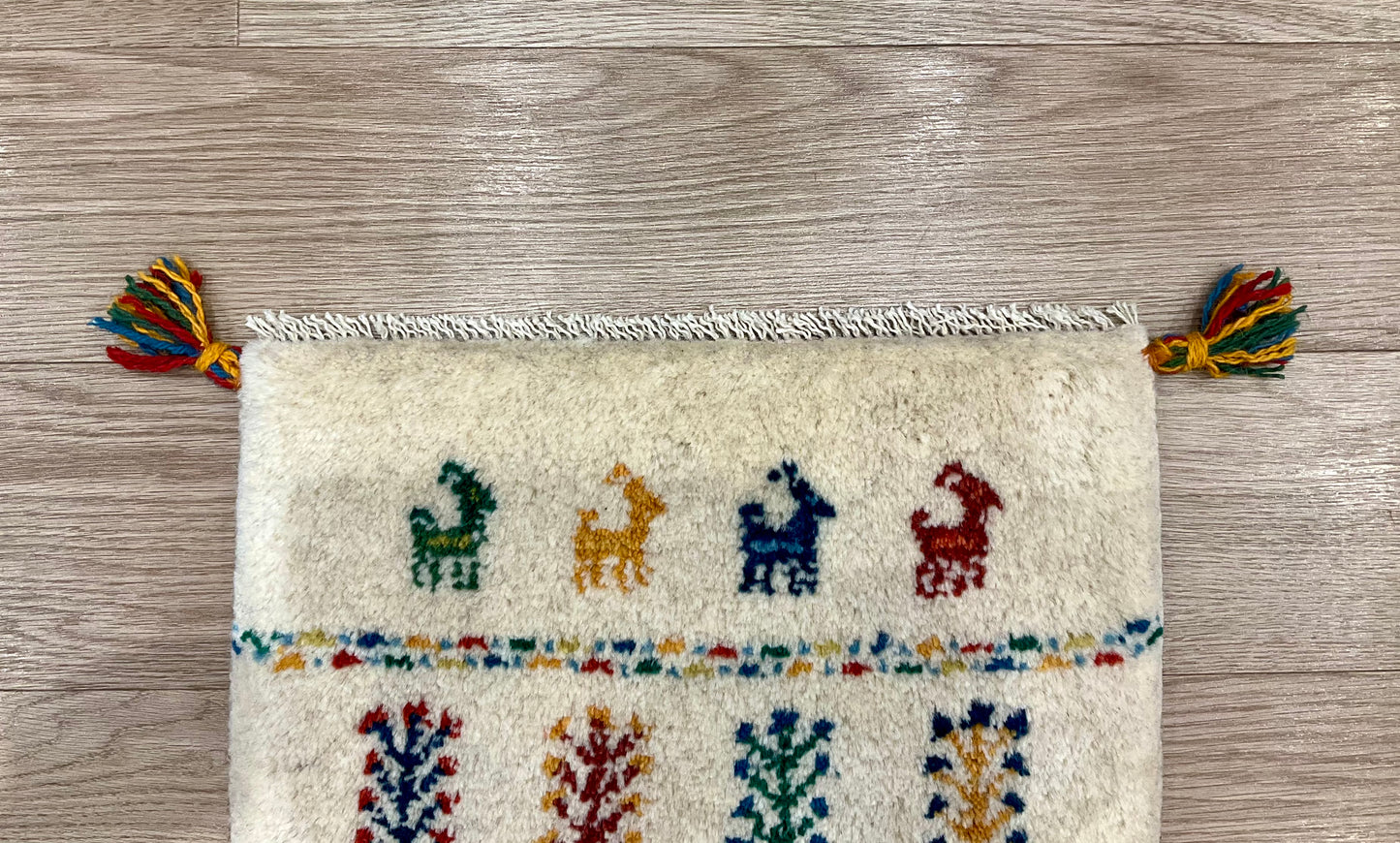 ギャッベ 43cm x 40cm Z1231