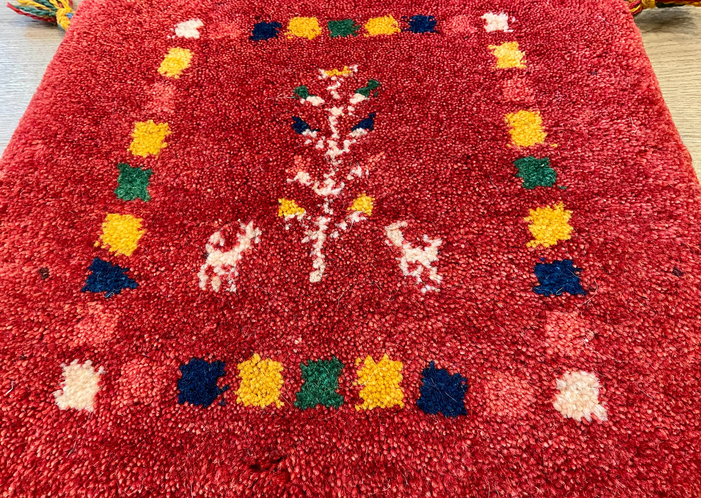 ギャッベ 43cm x 40cm Z490