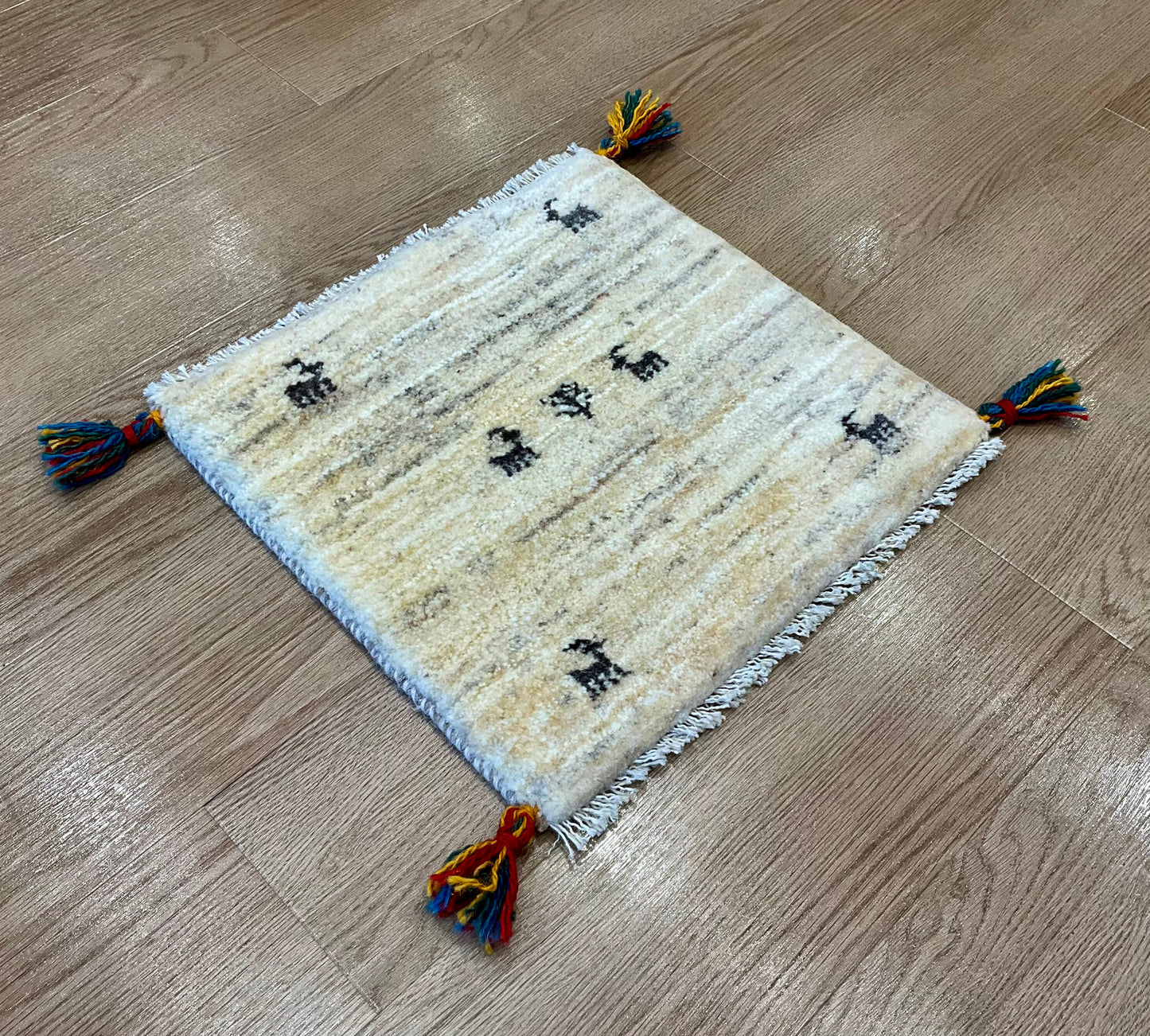 ギャッベ 42cm x 40cm T2130