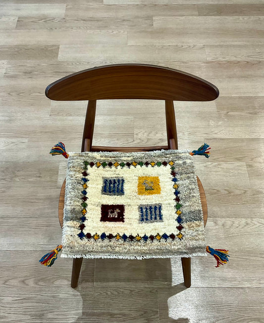 ギャッベ 44cm x 39cm Z1321