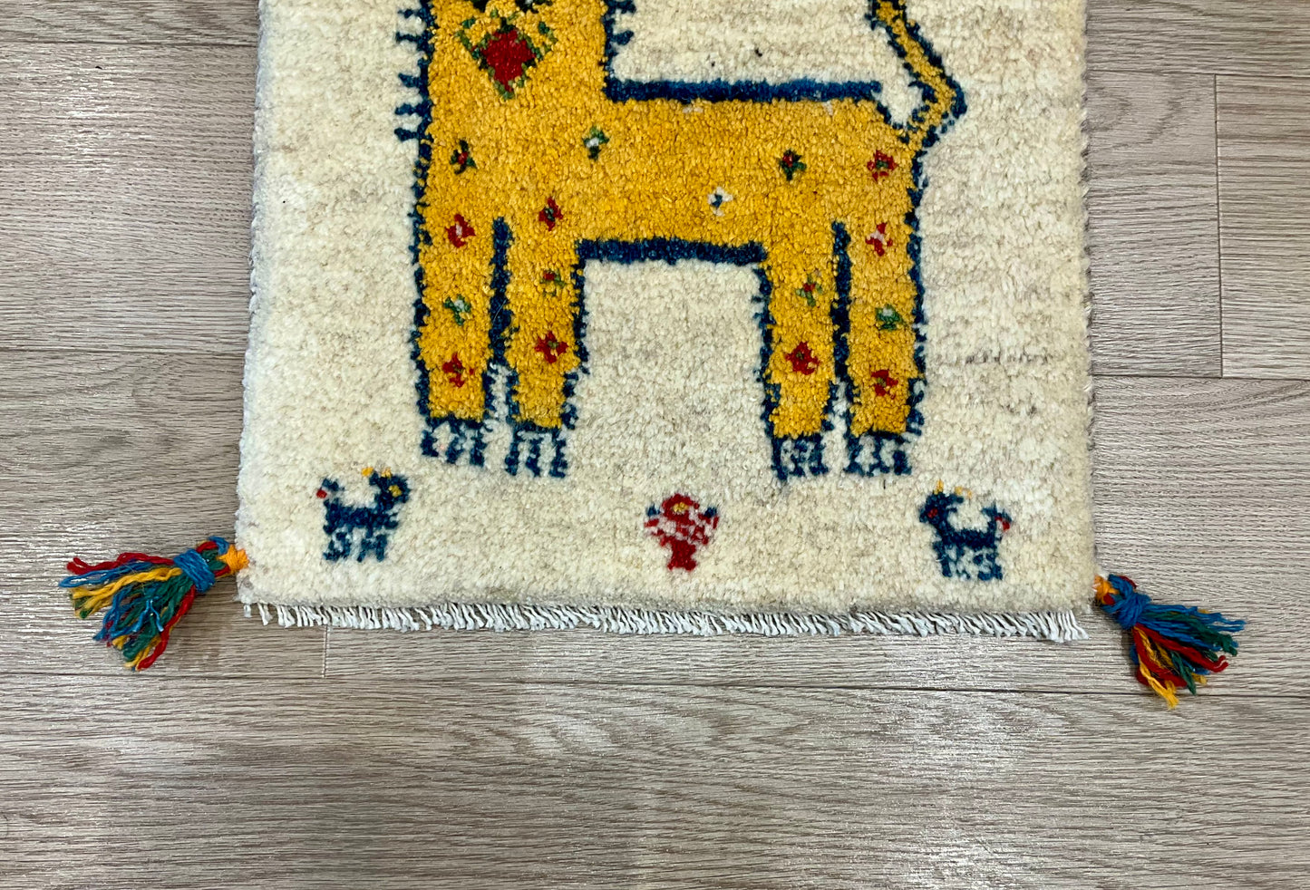 ギャッベ 41cm x 40cm Z1497