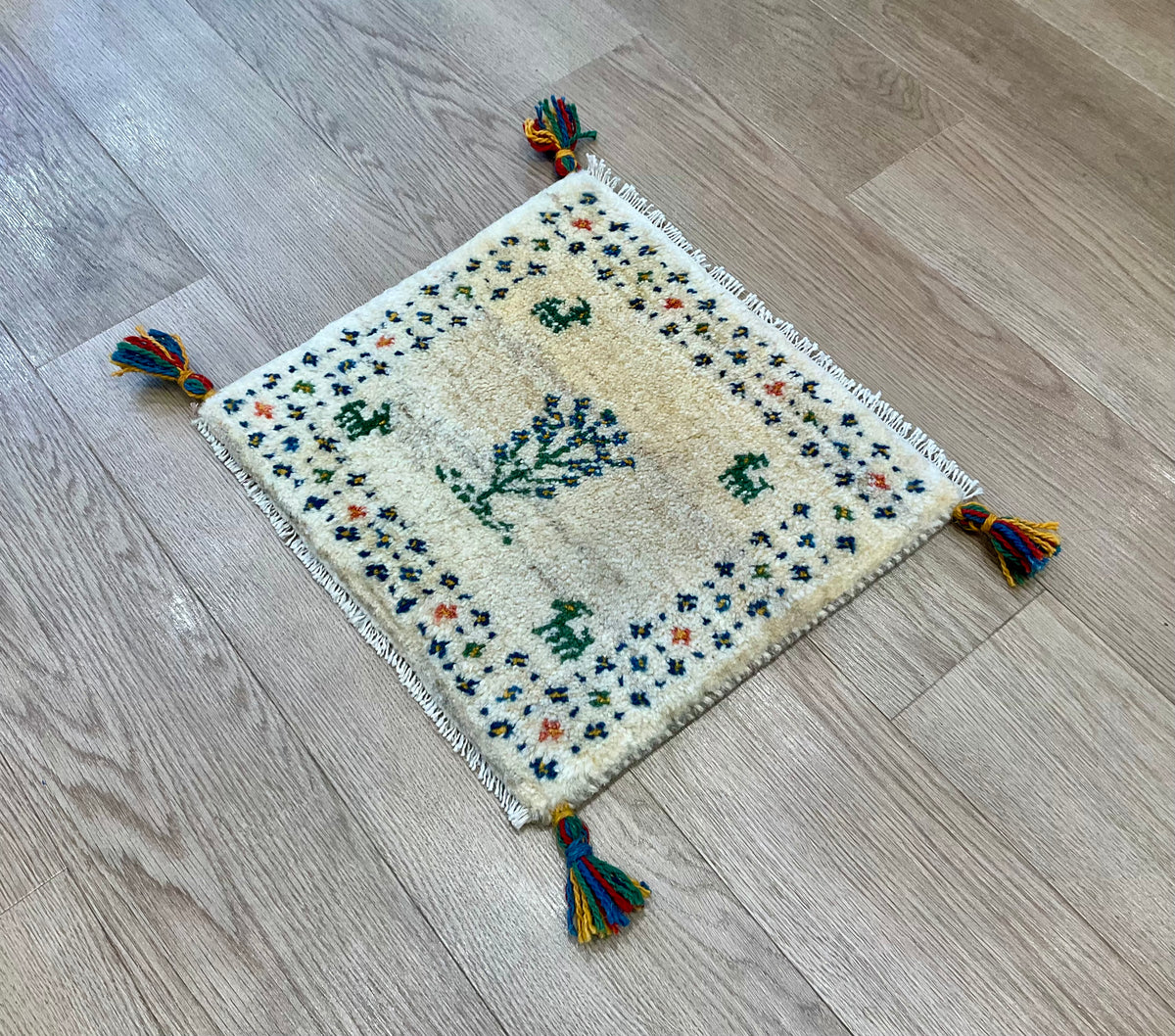 【福岡店】ギャッベ 41cm x 38cm Z3696
