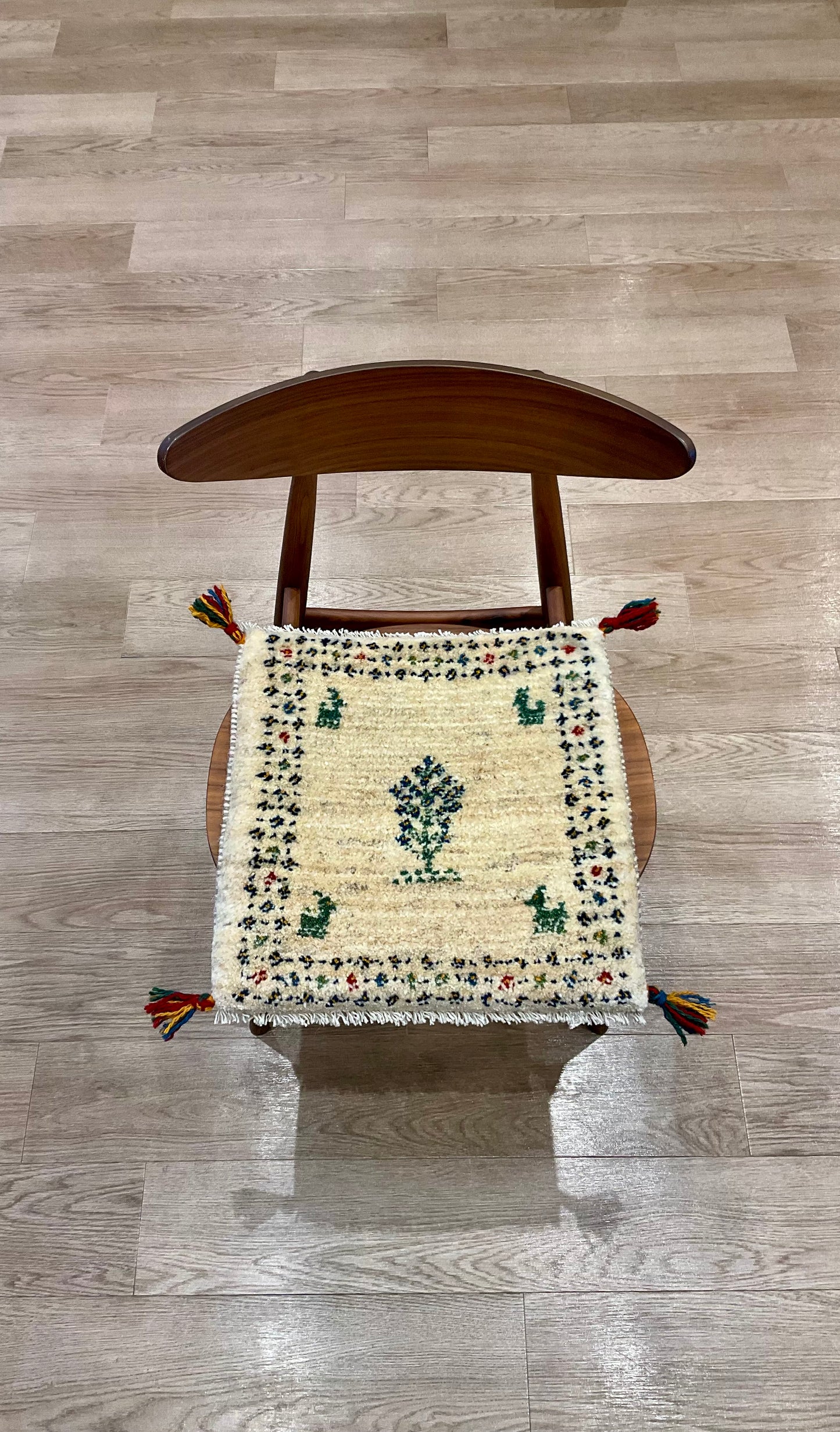 ギャッベ 45cm x 43cm Z210