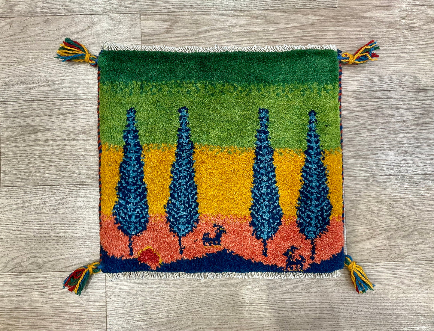 ギャッベ 43cm x 39cm Z854