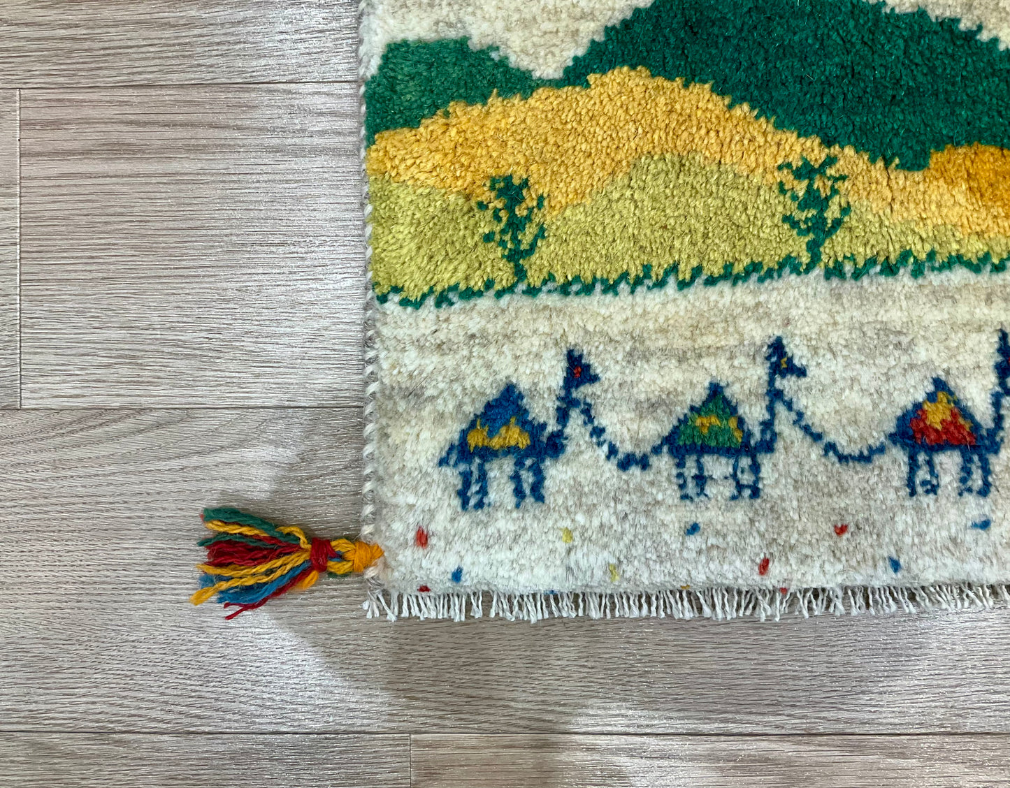 ギャッベ 42cm x 38cm Z1515