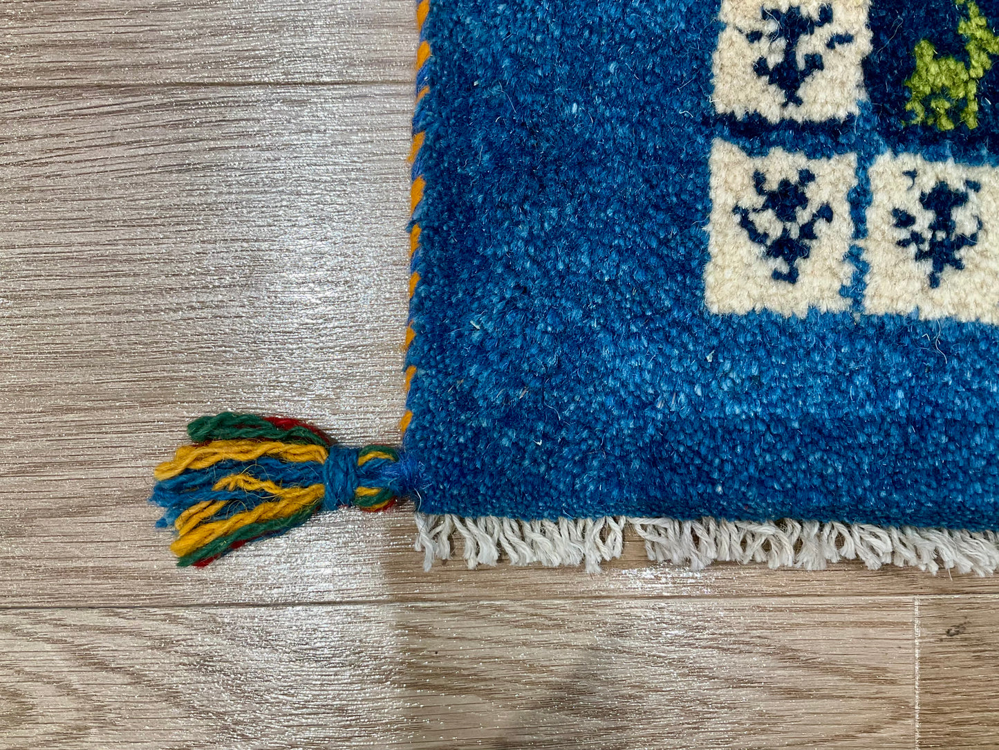 ギャッベ 42cm x 39cm Z810