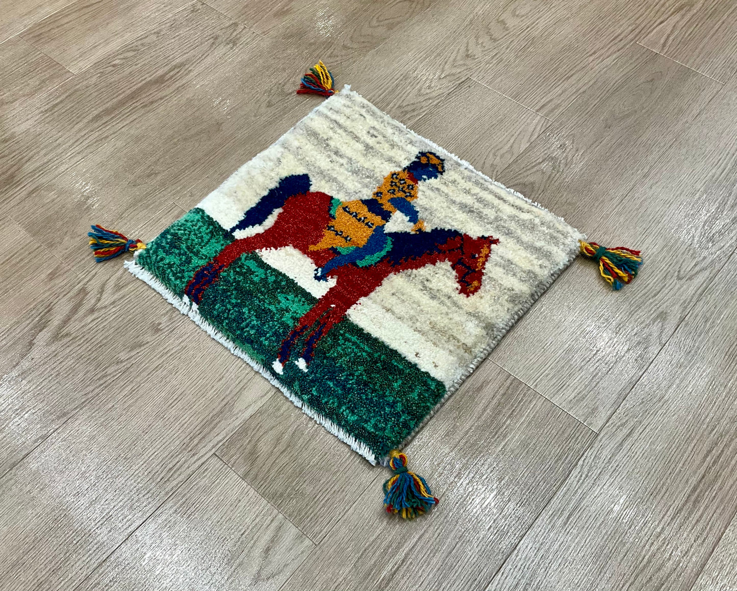 ギャッベ 42cm x 40cm T9038