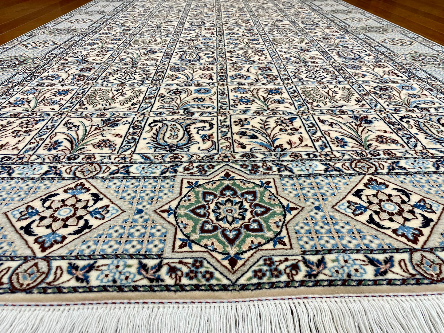【オンライン限定】ナインシシラ ハビビアン工房 235cm x 148cm A21534