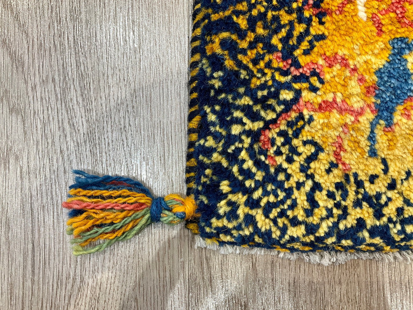 ギャッベ 44cm x 42cm AJ22468