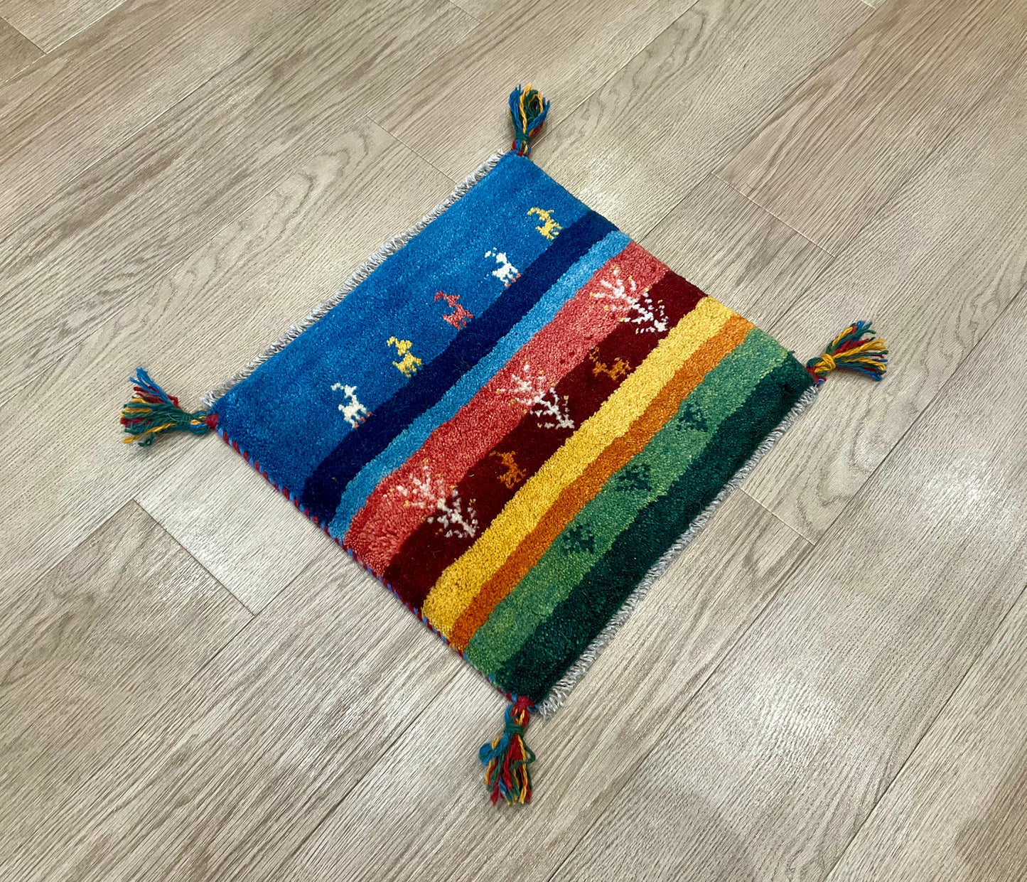 ギャッベ 40cm x 38cm Z90