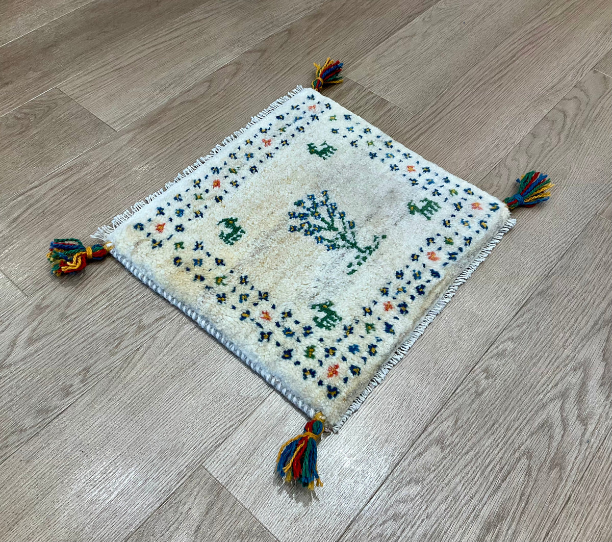 【福岡店】ギャッベ 41cm x 38cm Z3696