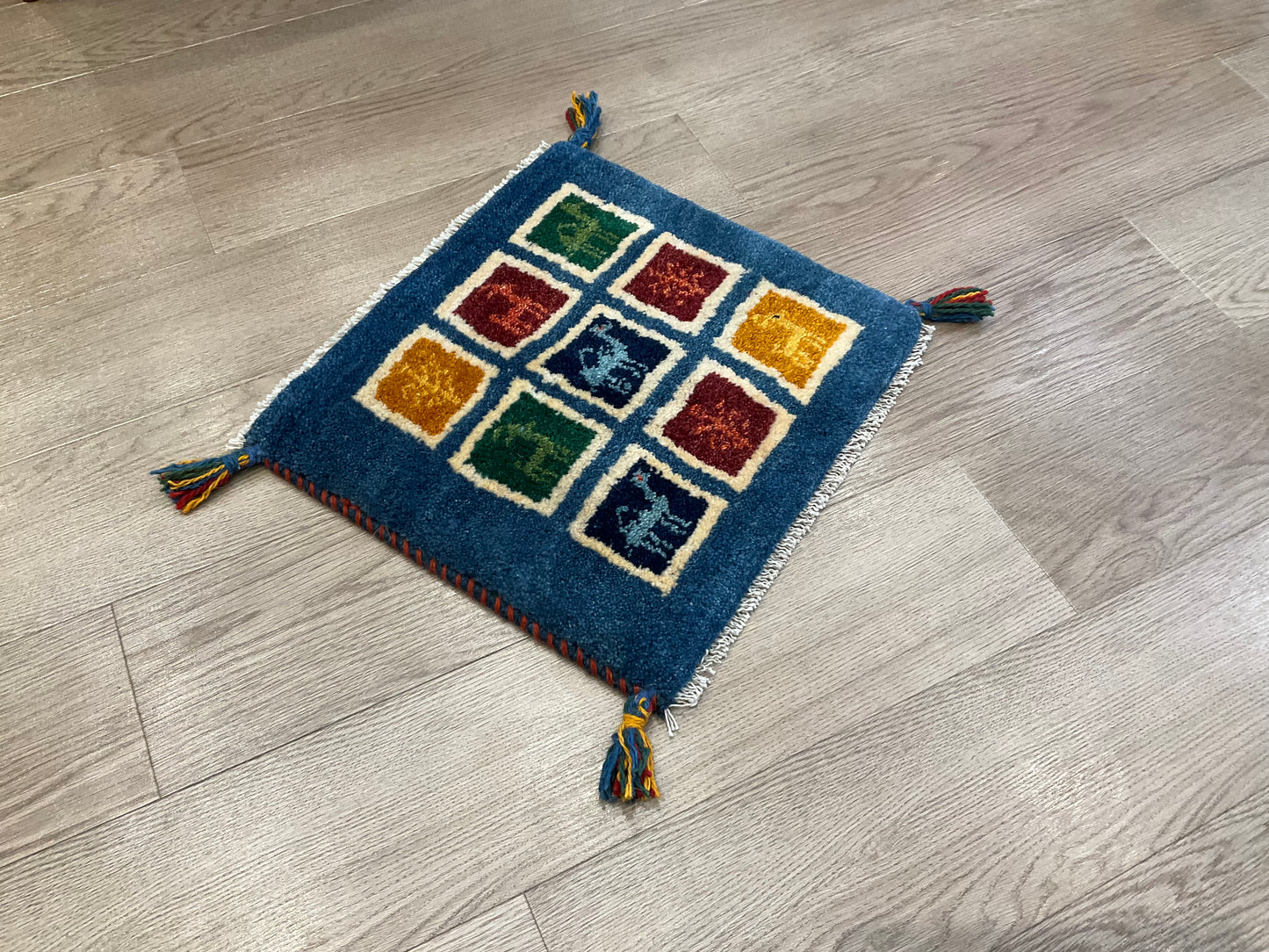 ギャッベ 42cm x 39cm T9863