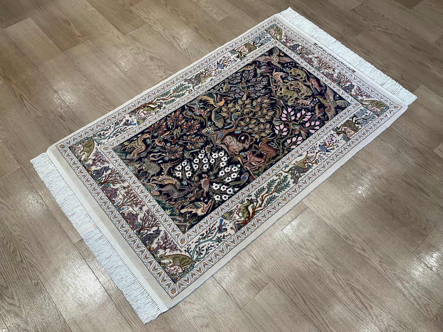 イスファハン バーネイ工房 138cm x 85cm A22619