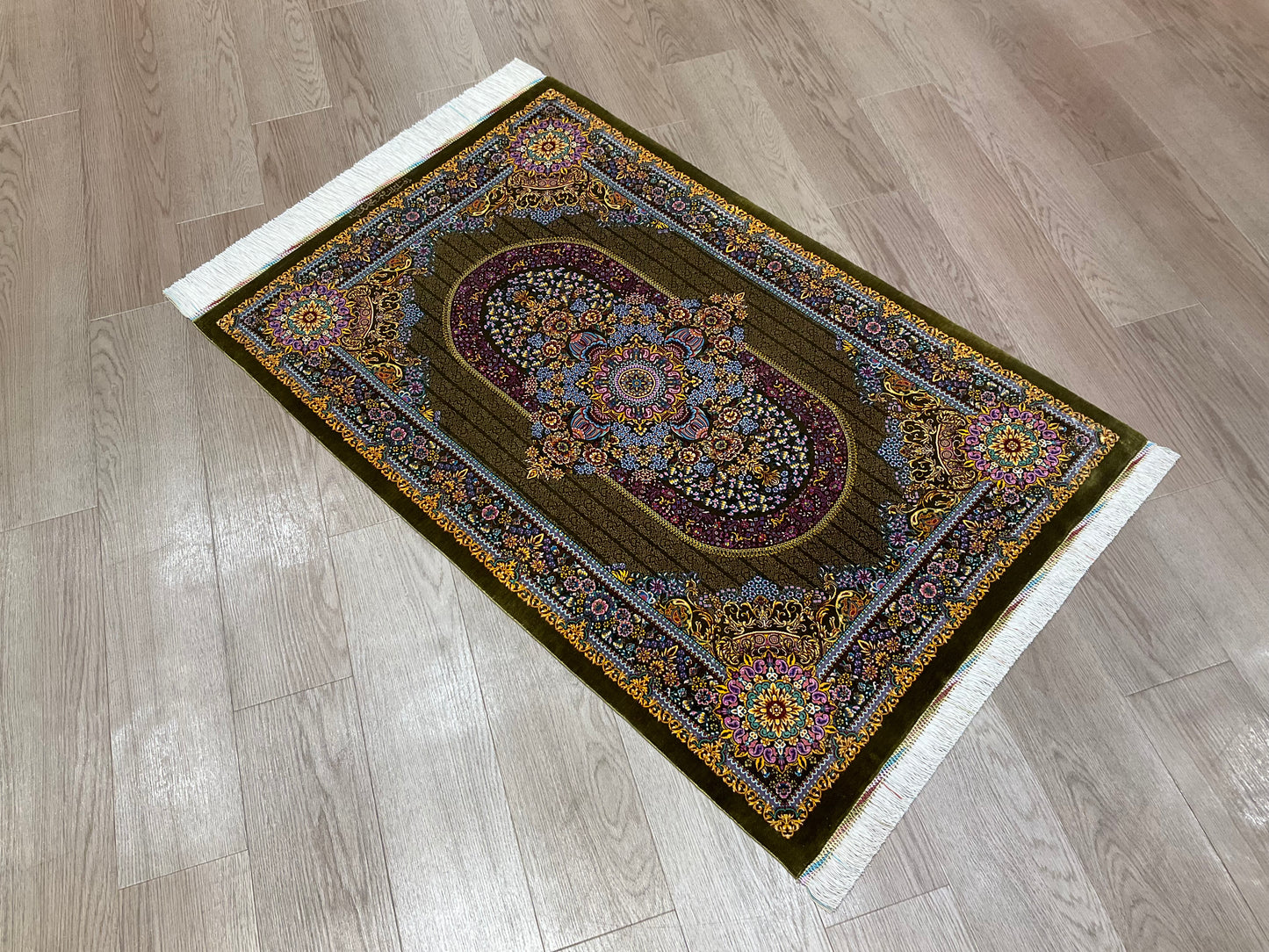クム   モハンマディバナ工房 123cm x 81cm JM75