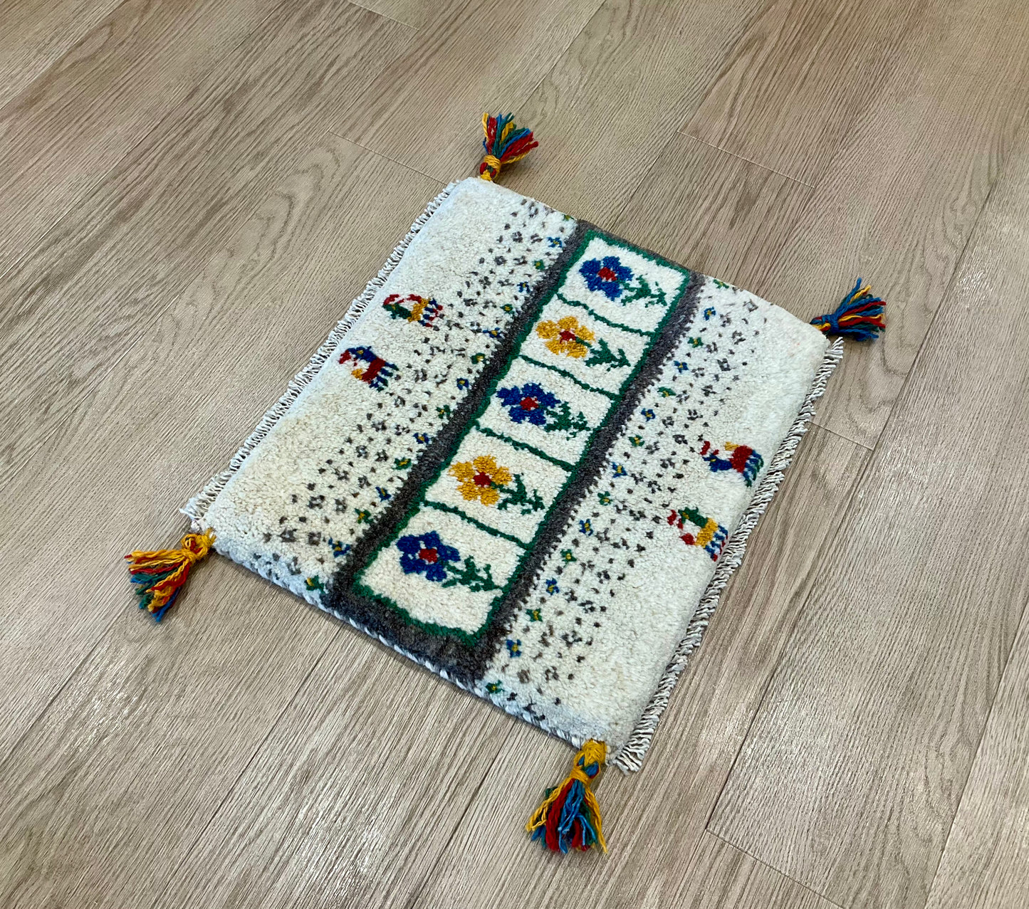 ギャッベ 45cm x 38cm Z1554