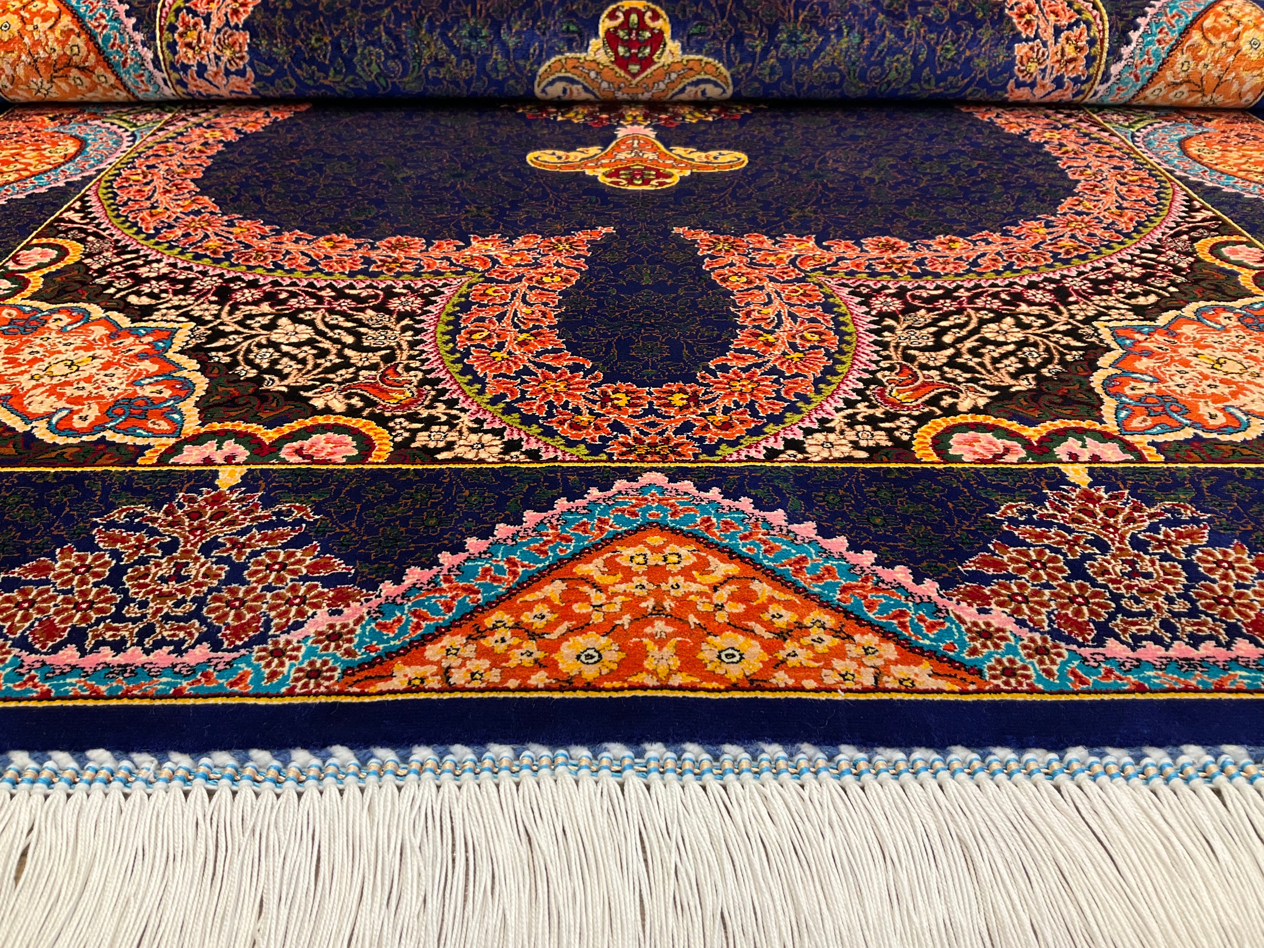 【酒宴はお城の庭で】ペルシャ絨毯　シルク手織り　ふたりの王子4人の召使い ペルシャンシルク 120cm x 80cm PS10448 – ペルシャ絨毯専門店